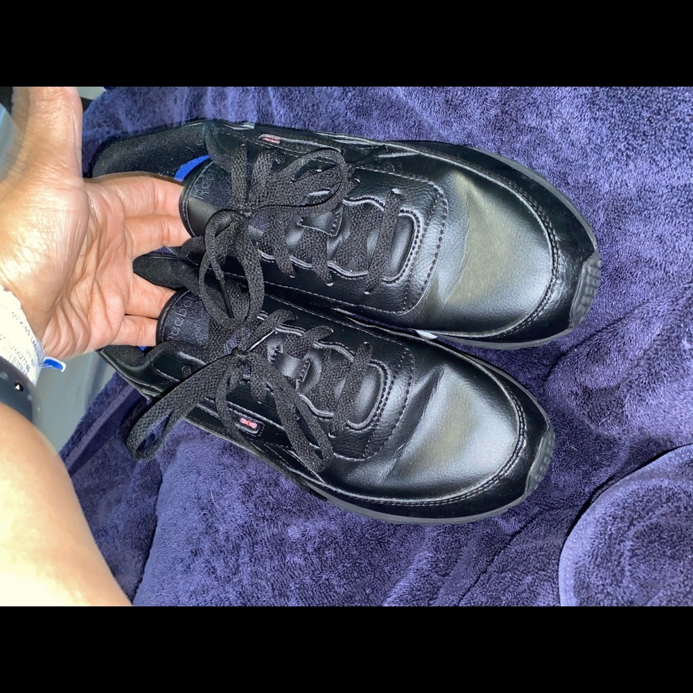 Black Reebok Classic - Picture 2 of 3
